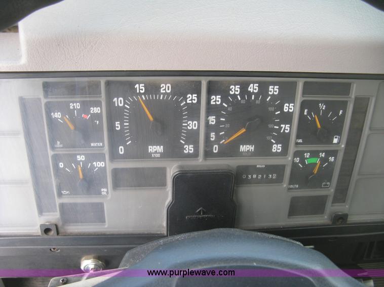 image for item K2773 2000 International 4700 flatbed truck