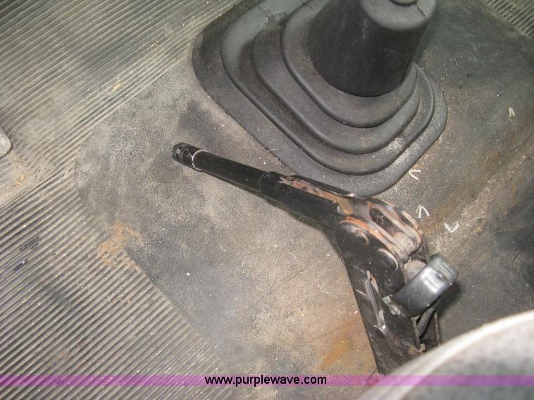 image for item K2773 2000 International 4700 flatbed truck