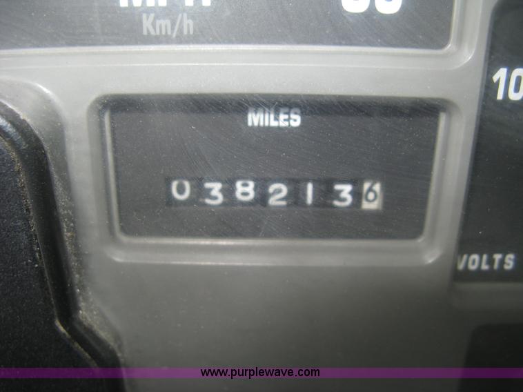 image for item K2773 2000 International 4700 flatbed truck