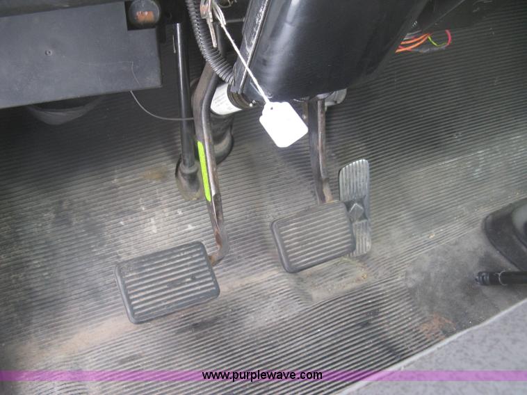 image for item K2773 2000 International 4700 flatbed truck