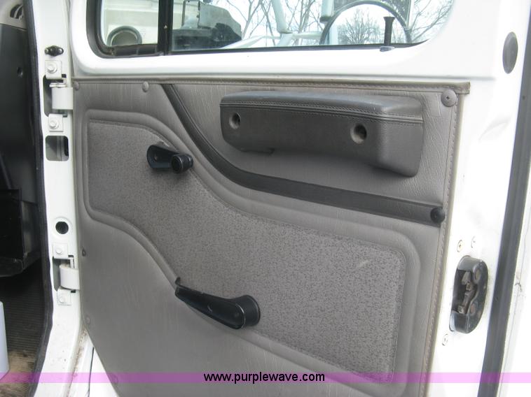 image for item K2773 2000 International 4700 flatbed truck