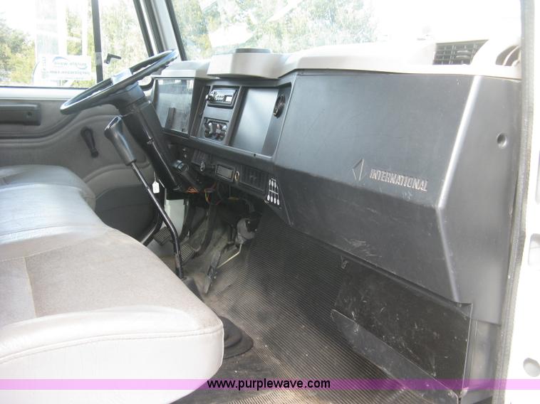 image for item K2773 2000 International 4700 flatbed truck