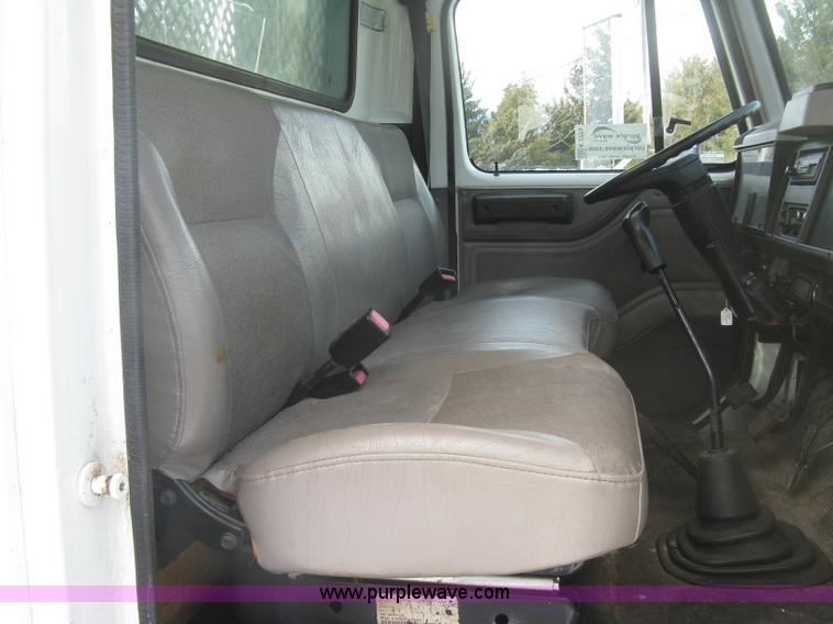 image for item K2773 2000 International 4700 flatbed truck