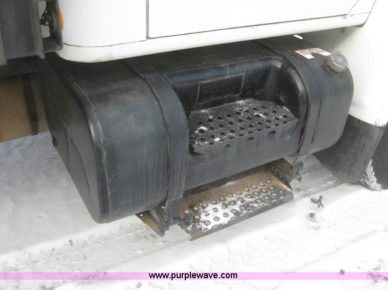 image for item K2773 2000 International 4700 flatbed truck