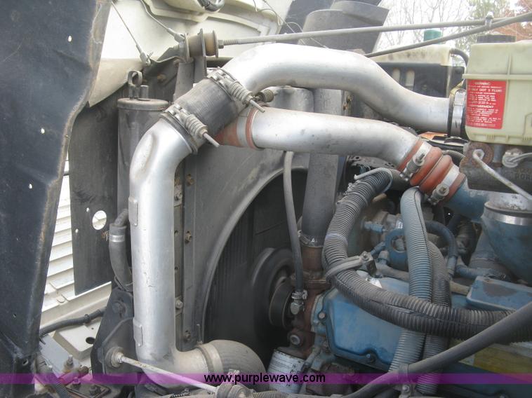 image for item K2773 2000 International 4700 flatbed truck