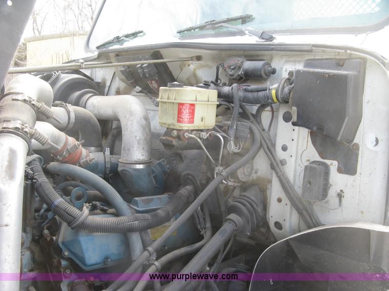 image for item K2773 2000 International 4700 flatbed truck