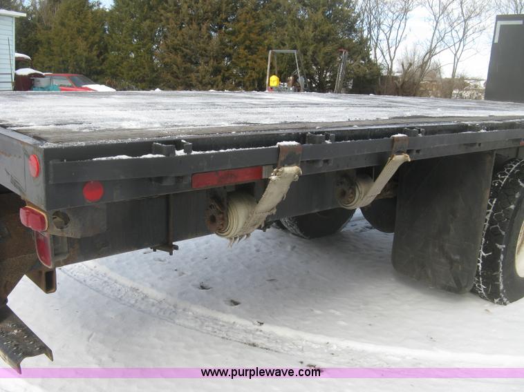 image for item K2773 2000 International 4700 flatbed truck