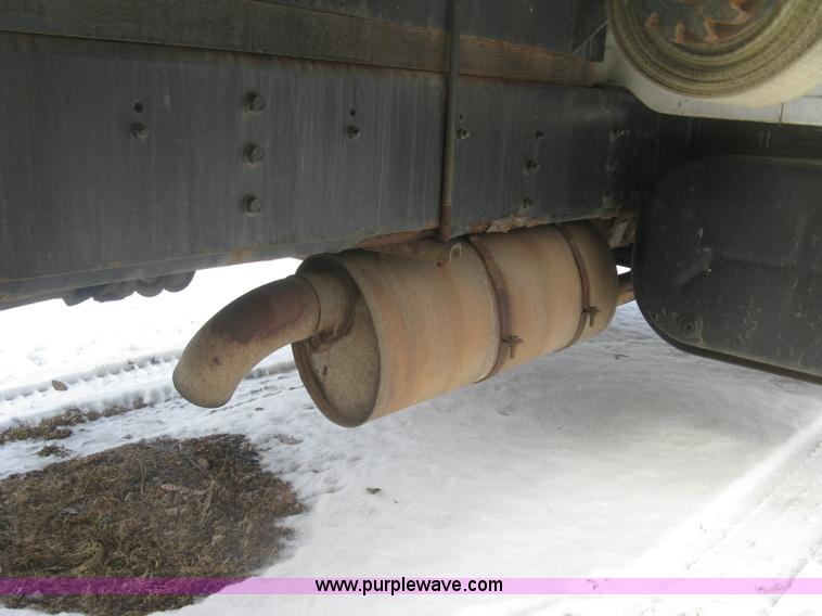 image for item K2773 2000 International 4700 flatbed truck