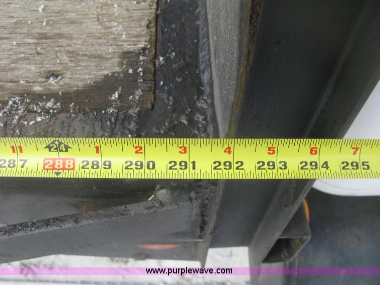 image for item K2773 2000 International 4700 flatbed truck