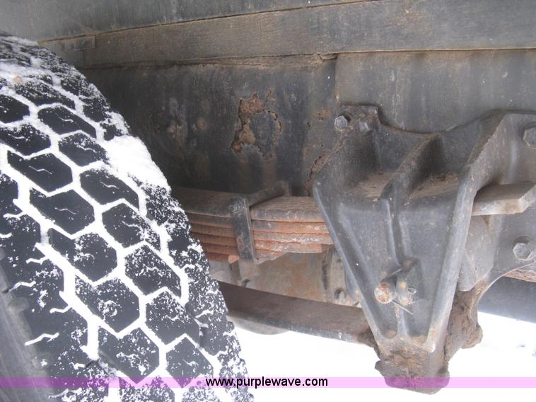 image for item K2773 2000 International 4700 flatbed truck