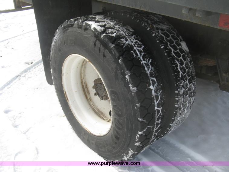 image for item K2773 2000 International 4700 flatbed truck