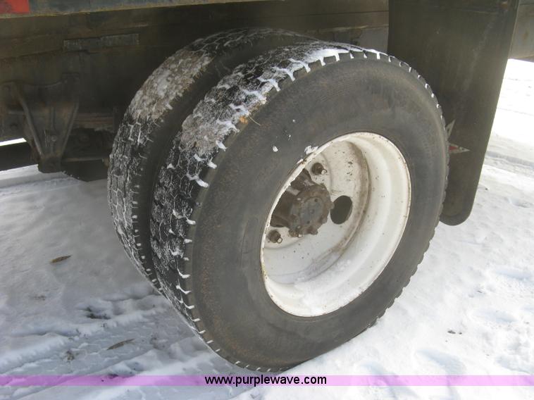 image for item K2773 2000 International 4700 flatbed truck