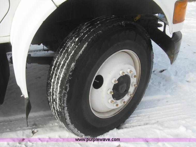 image for item K2773 2000 International 4700 flatbed truck