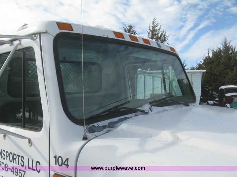 image for item K2773 2000 International 4700 flatbed truck