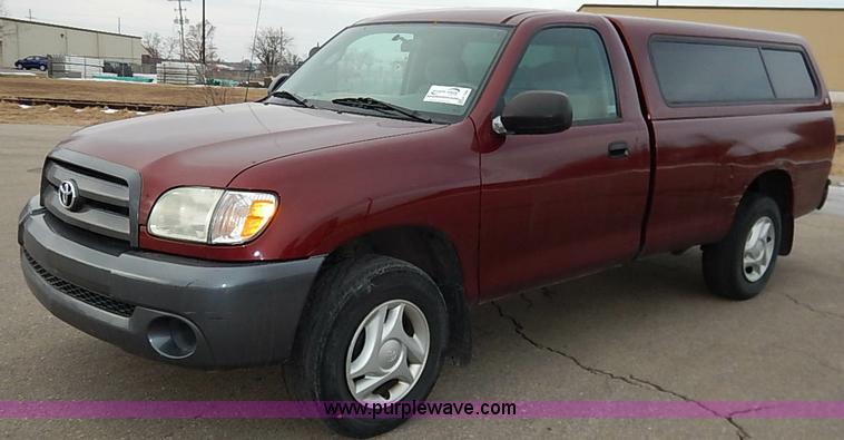 image for item K7292 2004 Toyota Tundra pickup truck