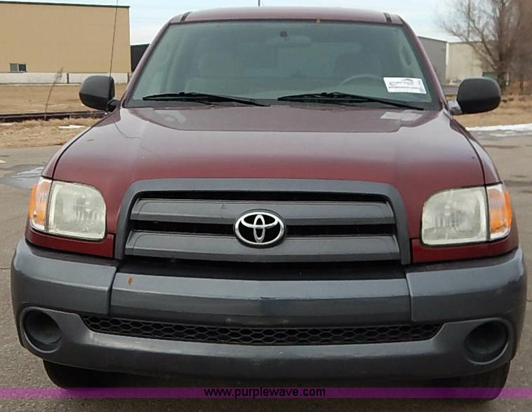image for item K7292 2004 Toyota Tundra pickup truck