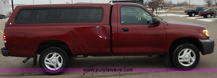 image for item K7292 2004 Toyota Tundra pickup truck