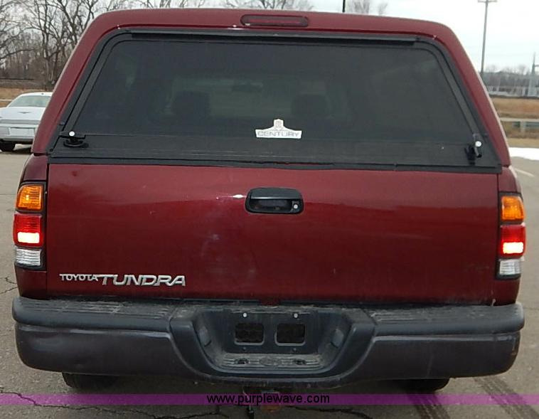 image for item K7292 2004 Toyota Tundra pickup truck