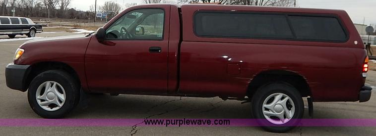 image for item K7292 2004 Toyota Tundra pickup truck