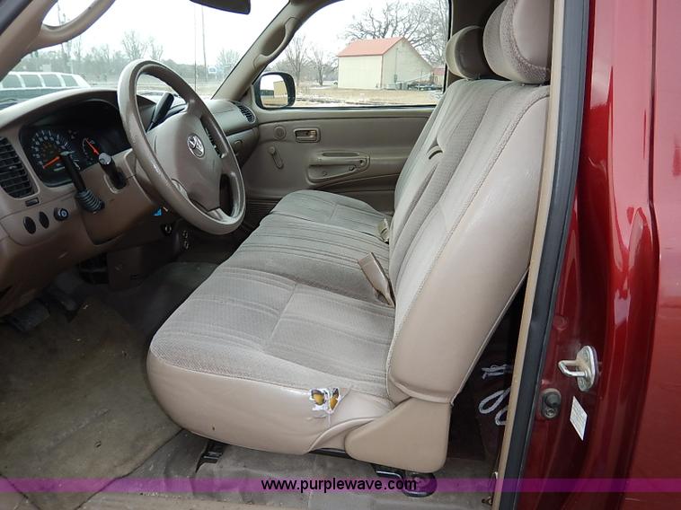 image for item K7292 2004 Toyota Tundra pickup truck