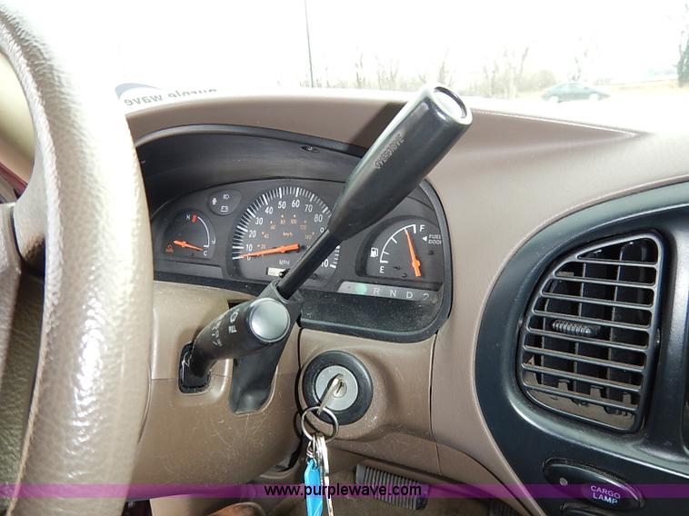 image for item K7292 2004 Toyota Tundra pickup truck