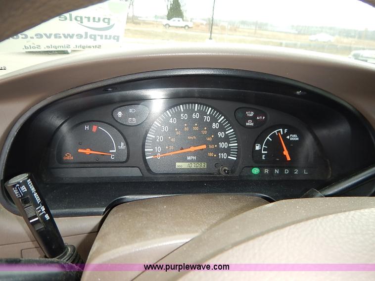 image for item K7292 2004 Toyota Tundra pickup truck