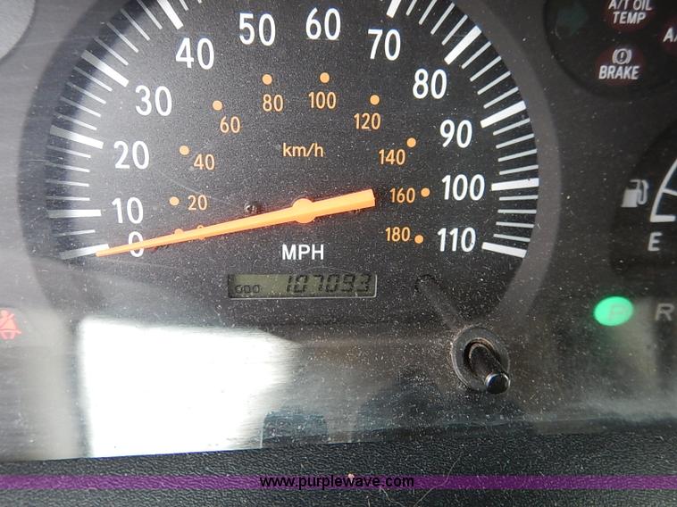 image for item K7292 2004 Toyota Tundra pickup truck