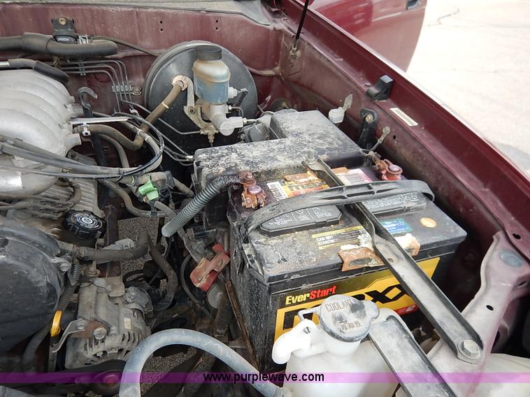 image for item K7292 2004 Toyota Tundra pickup truck