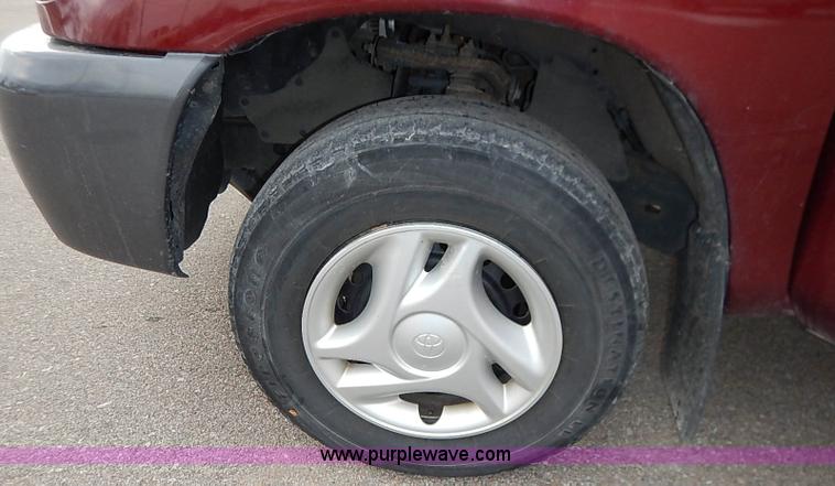 image for item K7292 2004 Toyota Tundra pickup truck