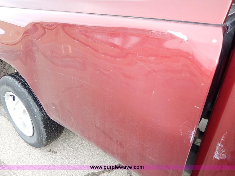 image for item K7292 2004 Toyota Tundra pickup truck