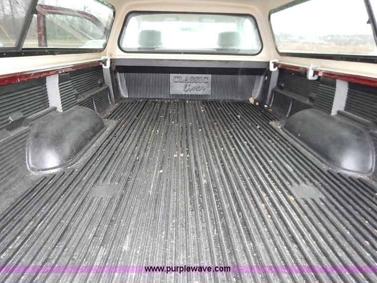 image for item K7292 2004 Toyota Tundra pickup truck