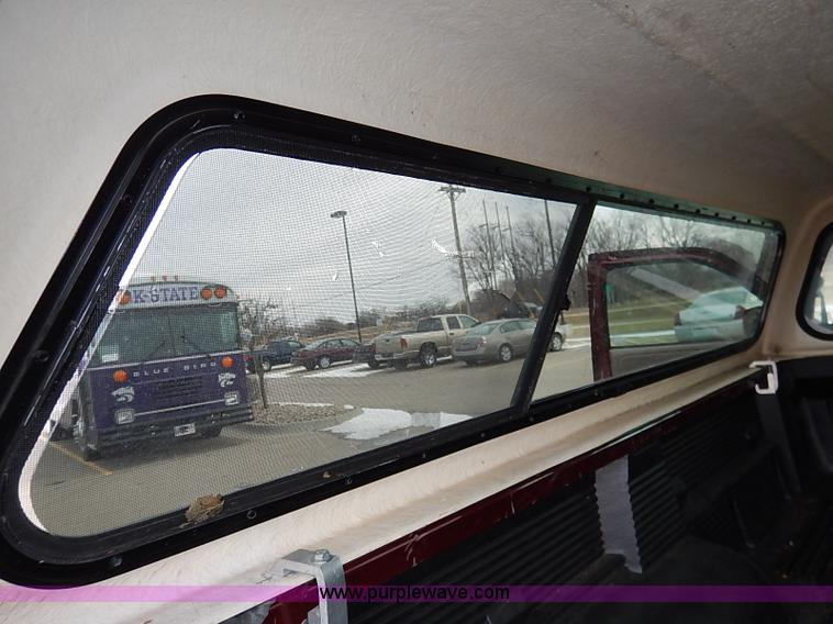 image for item K7292 2004 Toyota Tundra pickup truck