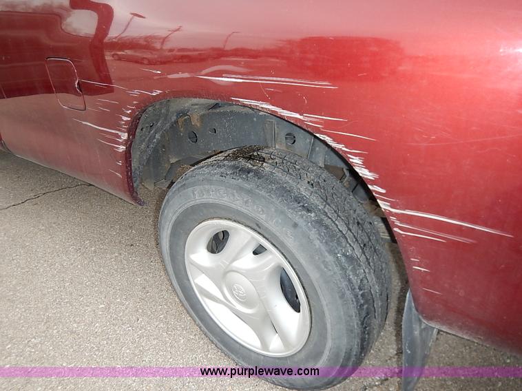 image for item K7292 2004 Toyota Tundra pickup truck