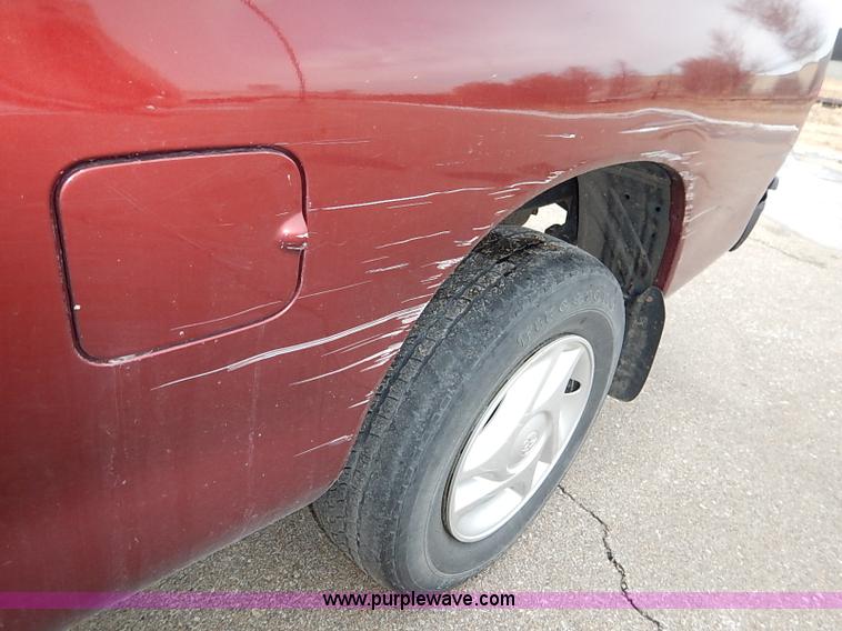 image for item K7292 2004 Toyota Tundra pickup truck