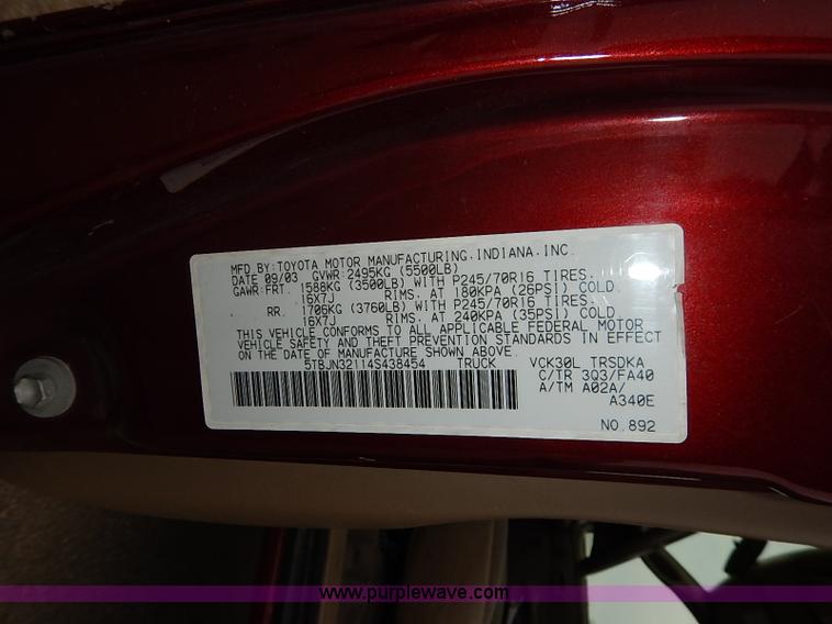 image for item K7292 2004 Toyota Tundra pickup truck