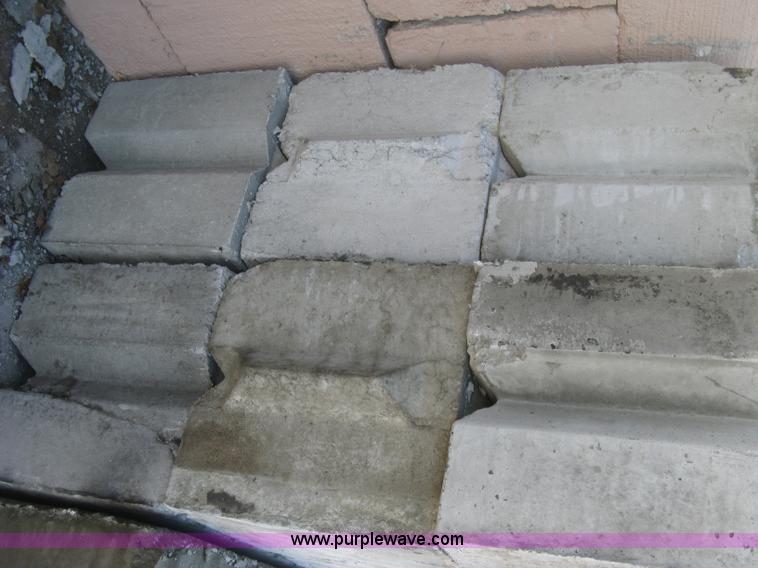 image for item BE9719 (18) concrete edge bunker block
