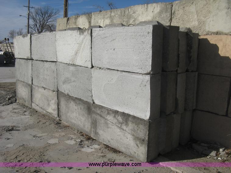 image for item BE9720 (24) concrete edge bunker block