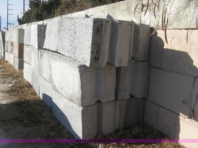 image for item BE9721 (24) concrete edge bunker block