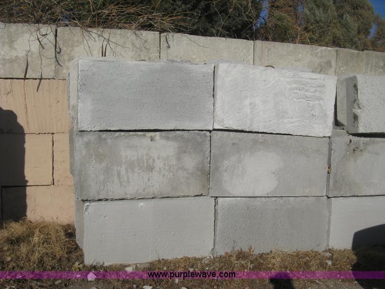image for item BE9721 (24) concrete edge bunker block