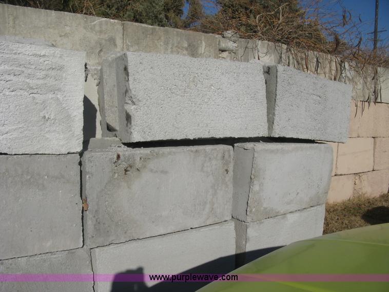image for item BE9721 (24) concrete edge bunker block