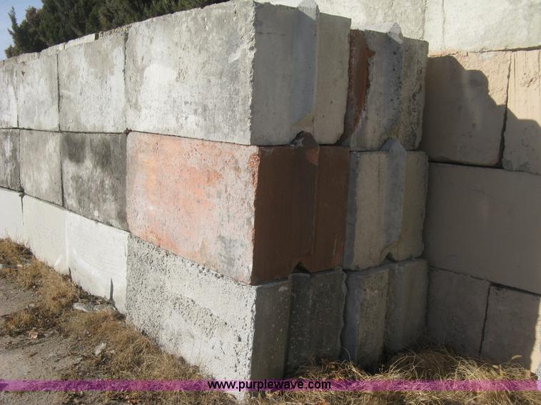 image for item BE9722 (24) concrete edge bunker block