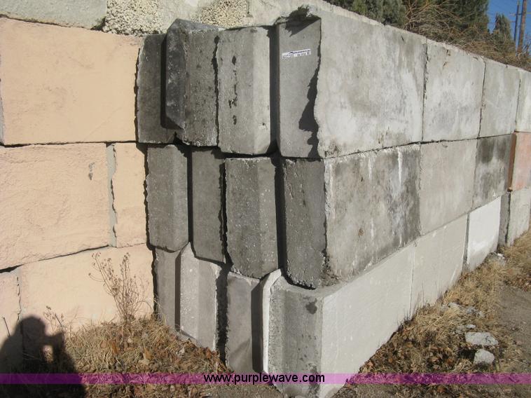image for item BE9722 (24) concrete edge bunker block