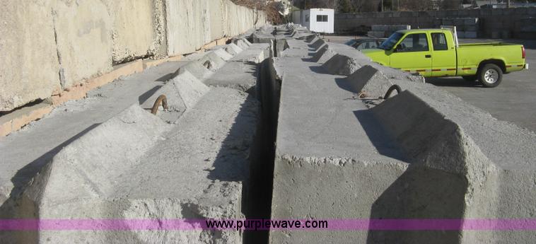 image for item BE9723 (24) concrete edge bunker block