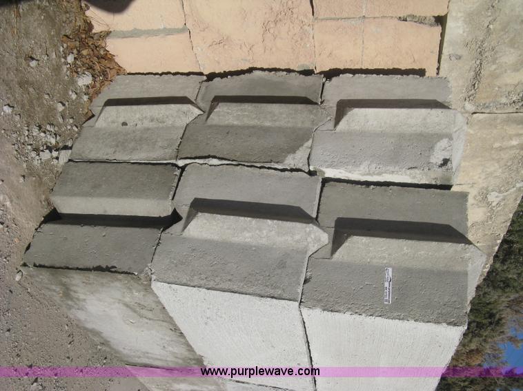 image for item BE9723 (24) concrete edge bunker block