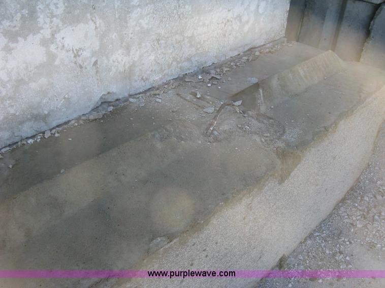 image for item D1331 (18) concrete edge bunker blocks