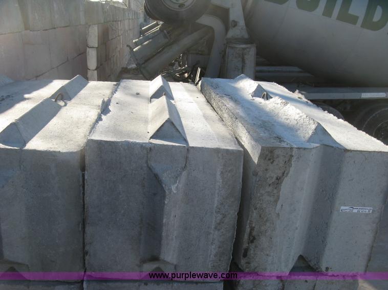 image for item D1332 (18) concrete edge bunker blocks