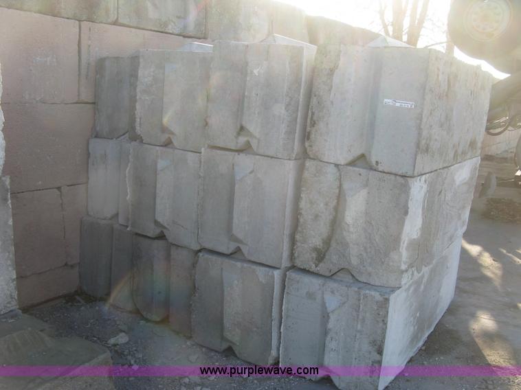 image for item D1333 (18) concrete edge bunker blocks