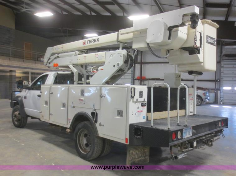 image for item D2242 2010 Dodge Ram 5500 bucket truck