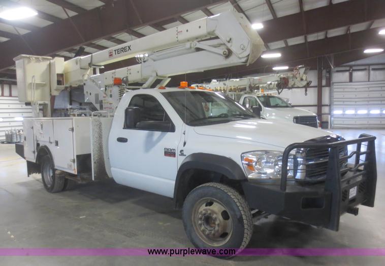 image for item D2242 2010 Dodge Ram 5500 bucket truck