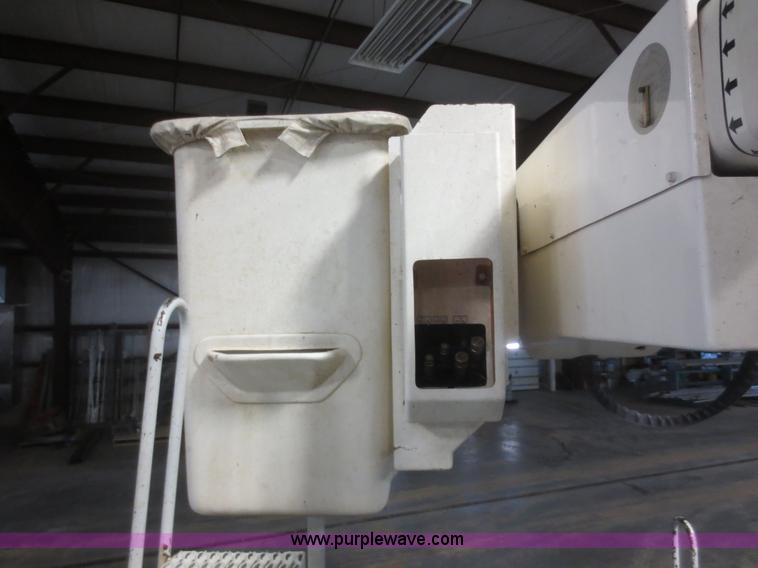 image for item D2242 2010 Dodge Ram 5500 bucket truck